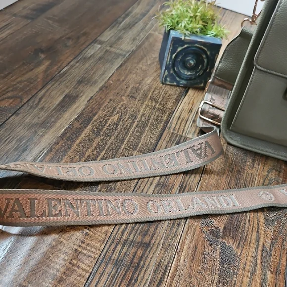 Valentino Orlandi Sage Green Italian Leather Crossbody Messenger Bag - Picture 3 of 12